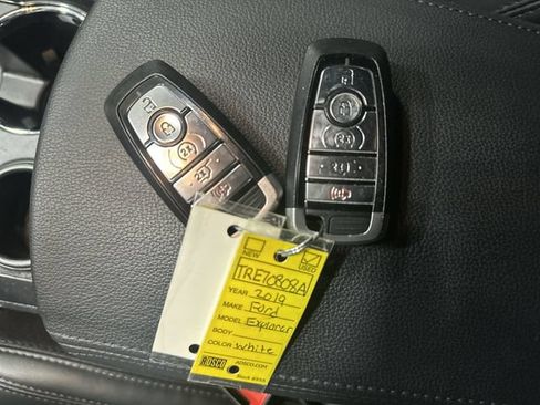 Used 2019 Ford Explorer XLT w/ Equipment Group 202A FWD image 33