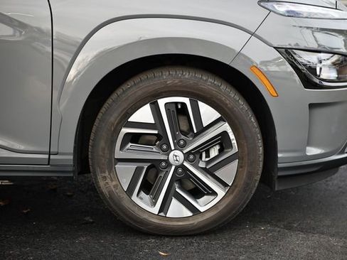 Used 2023 Hyundai Kona SE w/ Cargo Package image 5