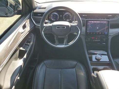 Certified 2025 Jeep Grand Cherokee Limited w/ Luxury Tech Group II image 21