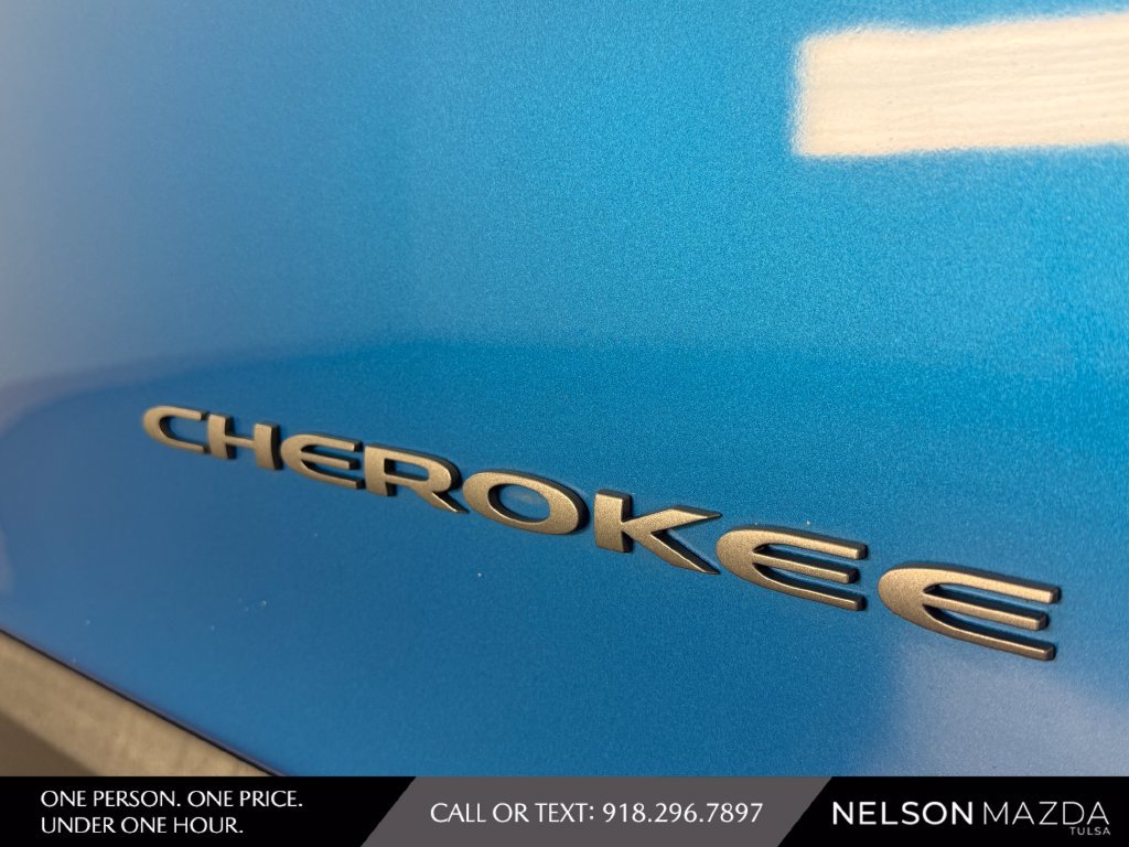 Used 2019 Jeep Cherokee Trailhawk w/ Comfort/Convenience Group AWD/4WD image 16