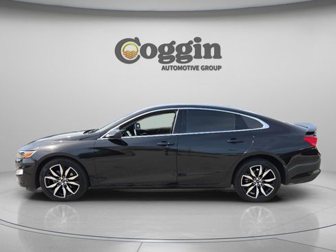 Used 2025 Chevrolet Malibu RS FWD image 2