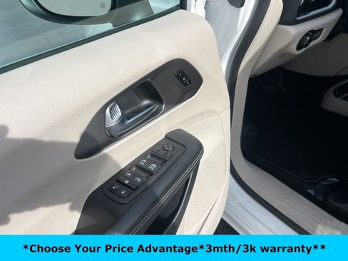 Certified 2023 Chrysler Pacifica Touring-L image 37