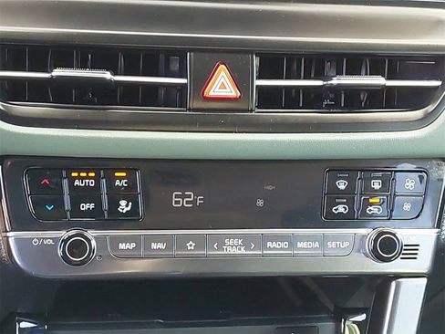 Certified 2025 Kia Seltos SX w/ SX Sunroof Package image 25