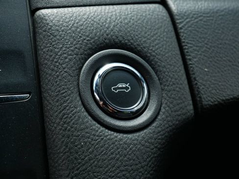 Used 2015 Ford Taurus SEL w/ Equipment Group 201A FWD image 25