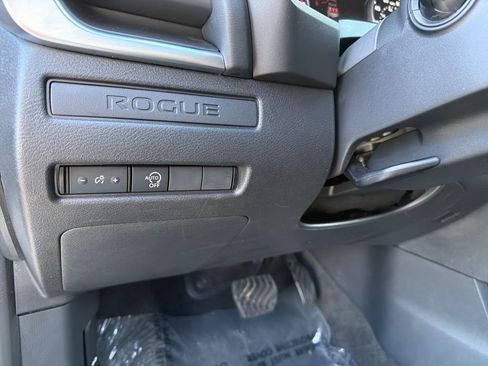 Used 2024 Nissan Rogue S FWD image 16