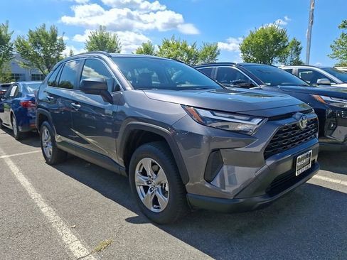 Used 2025 Toyota RAV4 LE AWD/4WD image 3