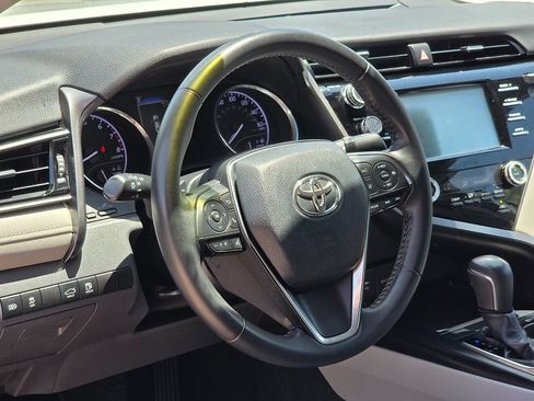 Used 2019 Toyota Camry SE w/ Carpet Mat Package FWD image 19