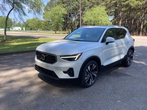 New 2025 Volvo XC40 B5 Ultra image 7