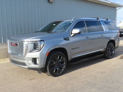Used 2023 GMC Yukon XL Denali w/ LPO, Floor Liner Package AWD/4WD image 8