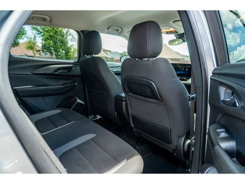 Used 2025 Chevrolet TrailBlazer LT AWD/4WD image 15