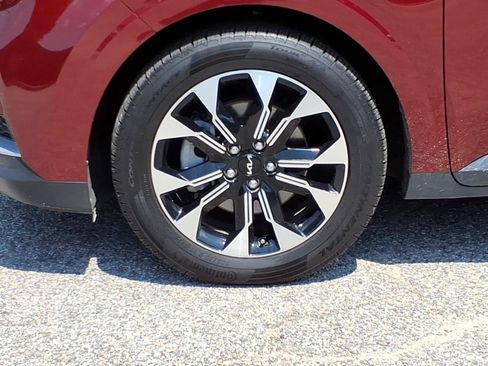 Used 2024 Kia Carnival EX FWD image 4