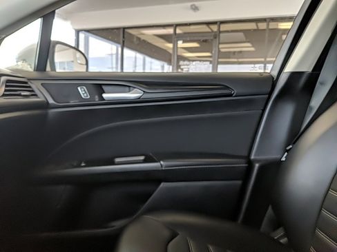 Used 2018 Ford Fusion SE w/ Equipment Group 201A image 18