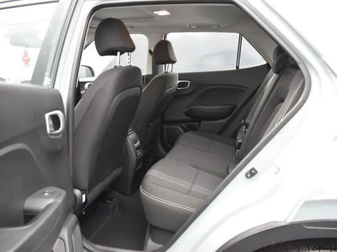 Used 2025 Hyundai Venue SEL image 15