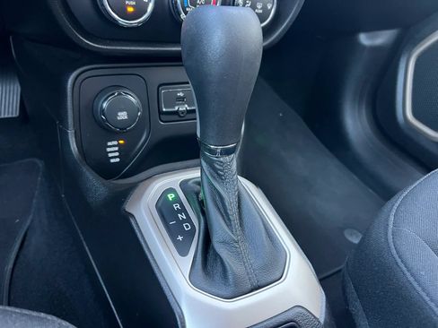 Used 2017 Jeep Renegade Latitude AWD/4WD image 22