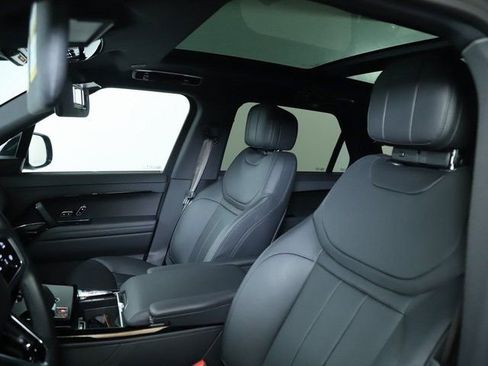 Certified 2025 Land Rover Range Rover Sport SE image 18