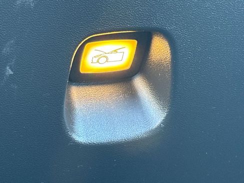 Used 2024 Tesla Model Y Long Range AWD/4WD image 11