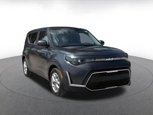 Used 2025 Kia Soul LX w/ LX Technology Package FWD image 3