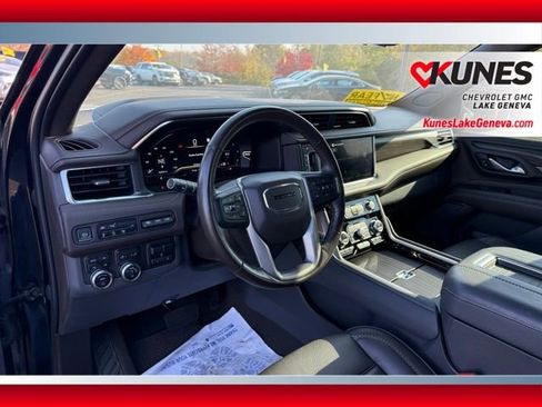 Used 2022 GMC Yukon Denali w/ Denali Premium Package image 32