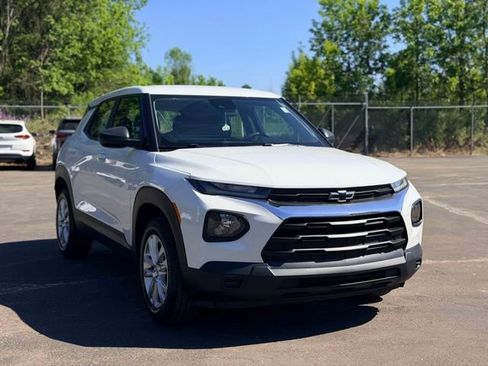 Used 2022 Chevrolet TrailBlazer LS AWD/4WD image 3