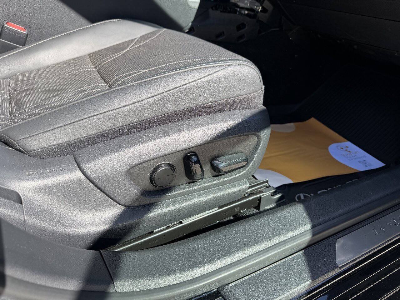 Used 2019 Lexus ES 300h w/ Accessory Package 2 FWD image 18