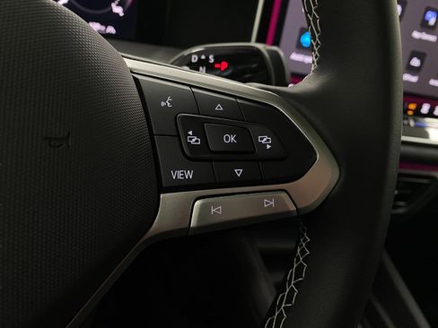 New 2026 Volkswagen Tiguan SE image 16