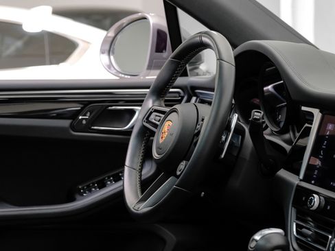 Used 2023 Porsche Macan Turbo AWD/4WD image 17