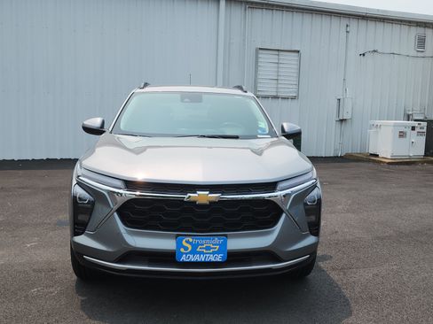 Used 2024 Chevrolet Trax LT w/ Driver Confidence Package FWD image 8