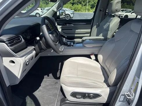 Used 2022 Jeep Wagoneer Series II w/ Premium Group I RWD image 9