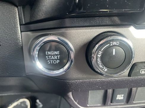 Used 2018 Toyota Tacoma TRD Sport image 25