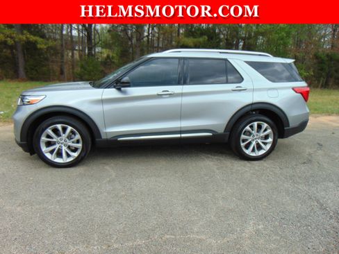 Used 2023 Ford Explorer Platinum w/ Technology Package image 2