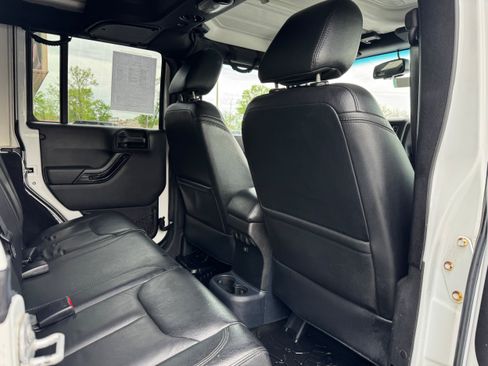Used 2015 Jeep Wrangler Unlimited Sahara w/ Dual Top Group AWD/4WD image 16