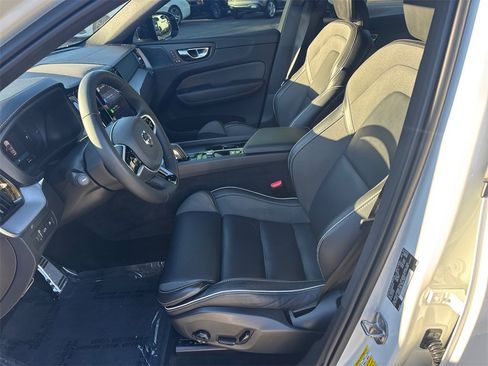 Used 2022 Volvo XC60 T8 R-Design w/ Advanced Package image 9