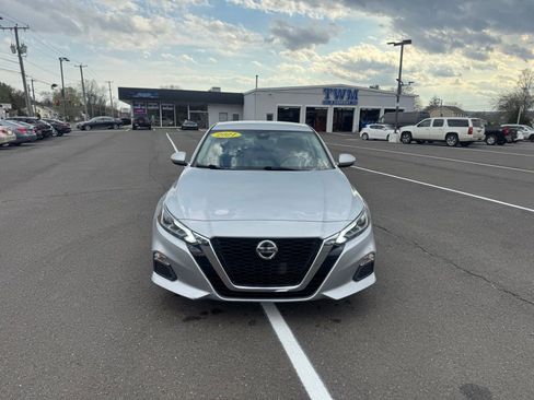 Used 2021 Nissan Altima 2.5 SV FWD image 2