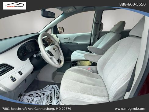 Used 2012 Toyota Sienna LE image 10