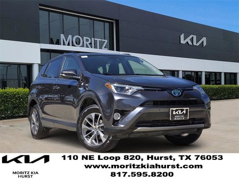 Used 2017 Toyota RAV4 XLE image 1
