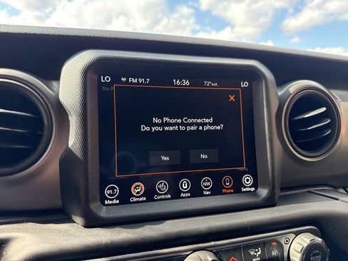 Used 2023 Jeep Wrangler Unlimited w/ Sun & Screen Package image 29