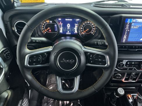 Used 2024 Jeep Wrangler Unlimited Sahara w/ Technology Group AWD/4WD image 17