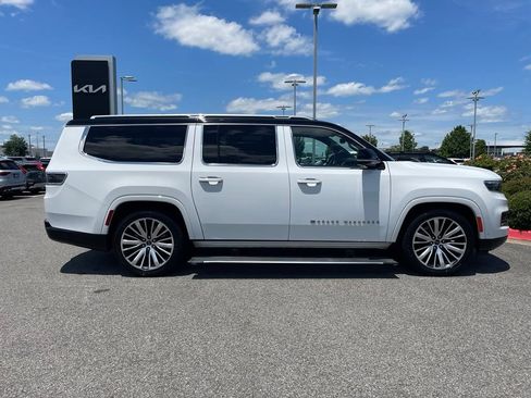 Used 2024 Jeep Grand Wagoneer L Series III AWD/4WD image 9