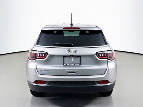 Used 2023 Jeep Compass Sport image 9