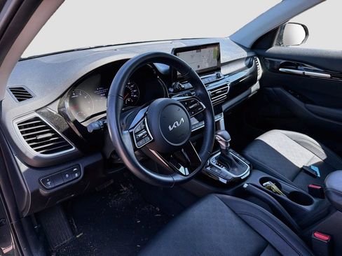 Used 2023 Kia Seltos EX AWD/4WD image 9