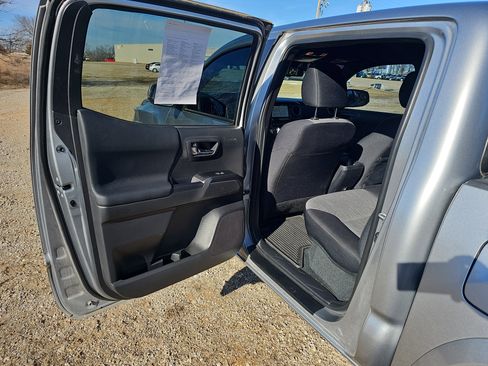 Used 2023 Toyota Tacoma TRD Sport w/ Technology Package image 13