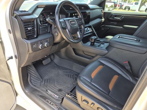 Used 2022 GMC Sierra 1500 AT4 w/ AT4 Preferred Package AWD/4WD image 13