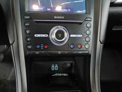 Used 2019 Ford Fusion Titanium image 9