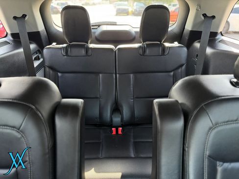 Used 2020 Ford Explorer XLT w/ Equipment Group 202A AWD/4WD image 26