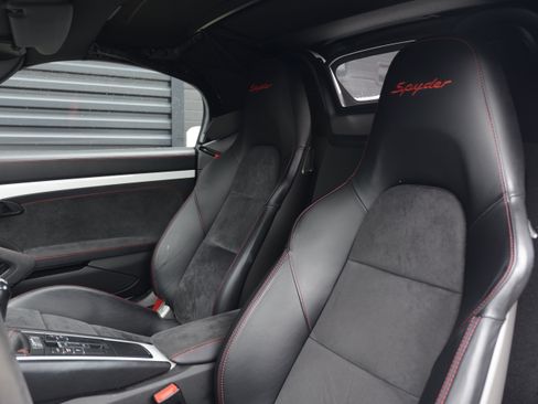Certified 2016 Porsche Boxster Spyder RWD image 5