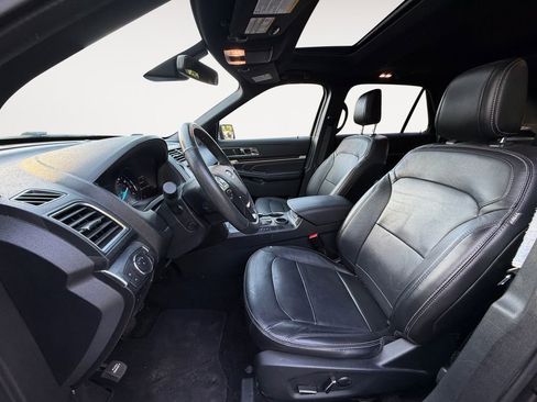 Used 2018 Ford Explorer Limited w/ Ford Safe & Smart Package image 12