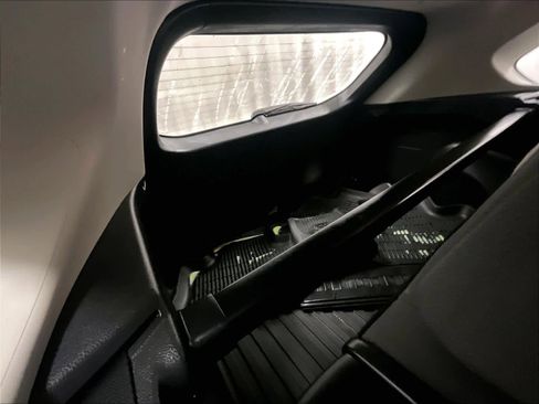 Used 2021 Toyota RAV4 XLE w/ Convenience Package image 17