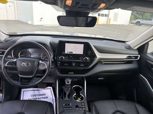 Used 2024 Toyota Highlander XLE AWD/4WD image 22