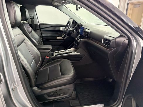Used 2022 Ford Explorer Limited w/ Equipment Group 301A RWD image 26