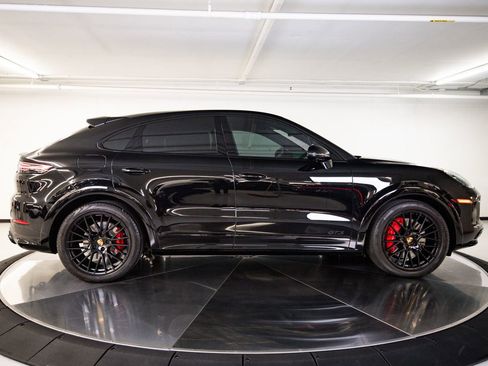 Certified 2021 Porsche Cayenne GTS AWD/4WD image 8